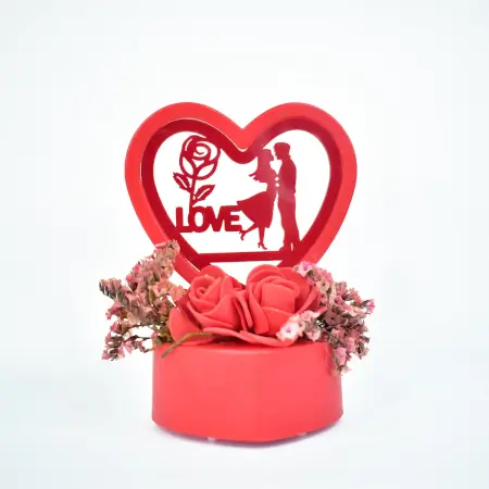Romantic Heart-Shaped Love Couple Decorative Showpiece with Rose Base LED Light – Tabletop Gift for Home Decor, Anniversary, Valentine’s Day & Special Occasions (Battery Not Included) – 1 Pc